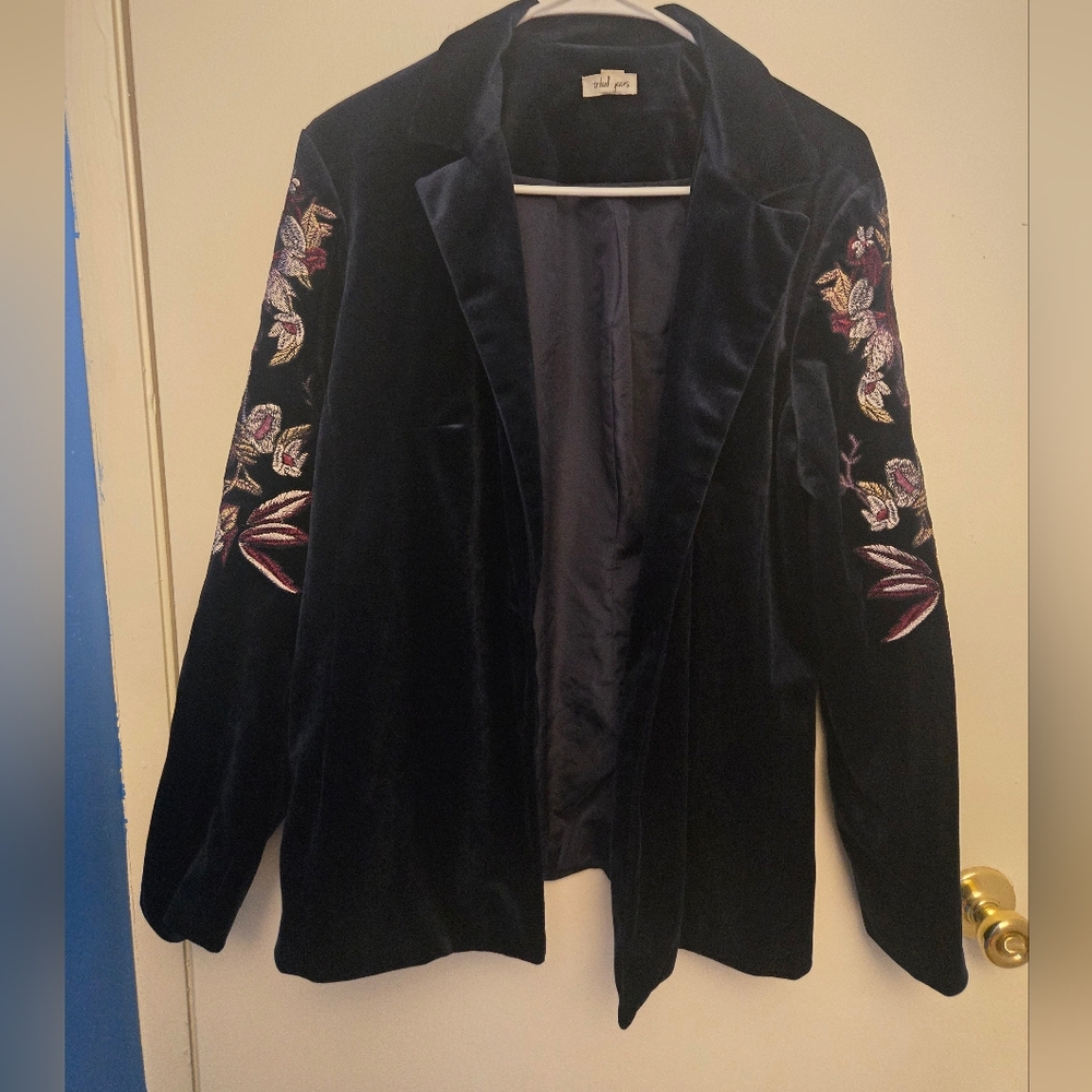 Blue Velvet Blazer with embroidered flowers